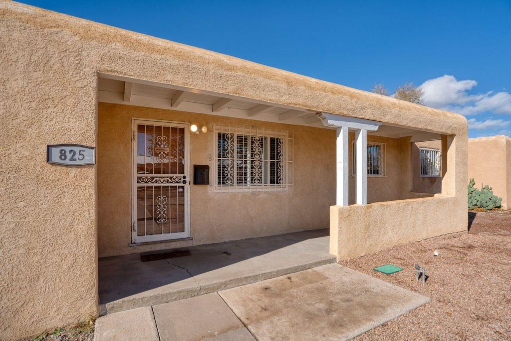 825 Dakota Street SE, Albuquerque, NM 87108