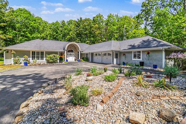 5389 Ridge Road, Pentwater, MI 49449