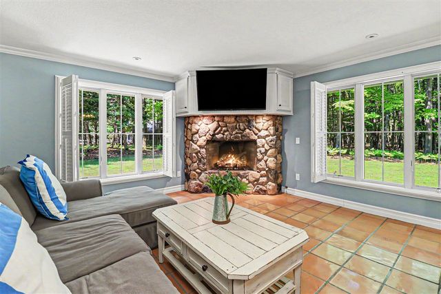 5389 Ridge Road, Pentwater, MI 49449