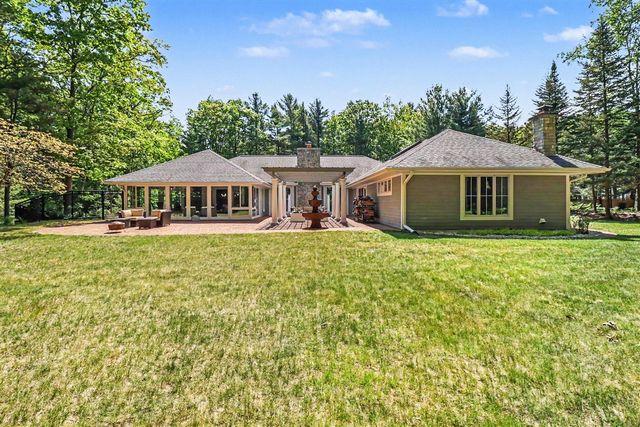 5389 Ridge Road, Pentwater, MI 49449