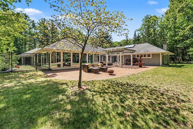 5389 Ridge Road, Pentwater, MI 49449