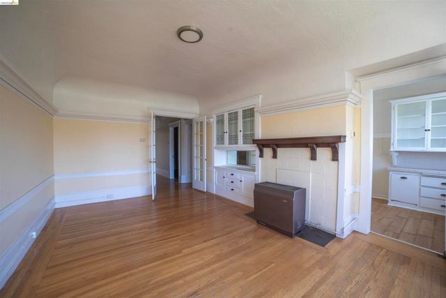 701 43rd St, Oakland, CA 94609