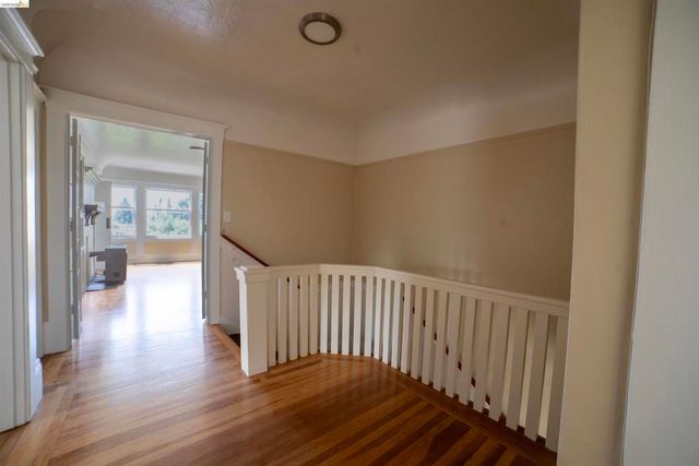 701 43rd St, Oakland, CA 94609