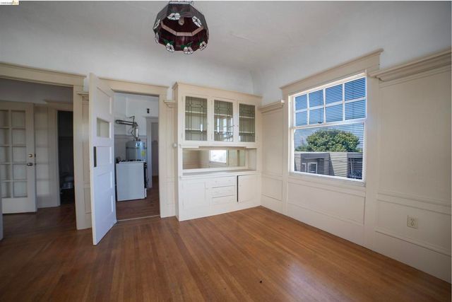 701 43rd St, Oakland, CA 94609