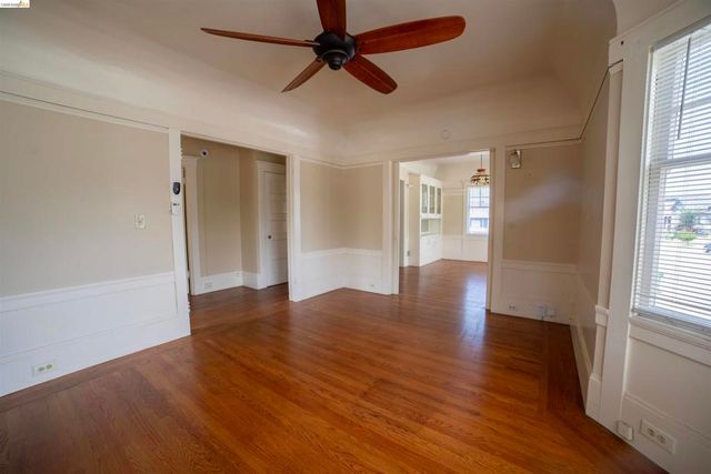 701 43rd St, Oakland, CA 94609