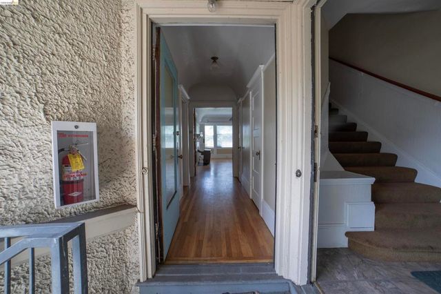 701 43rd St, Oakland, CA 94609