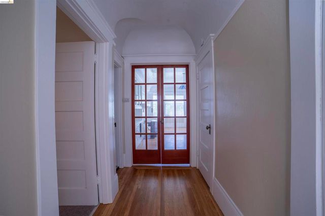 701 43rd St, Oakland, CA 94609