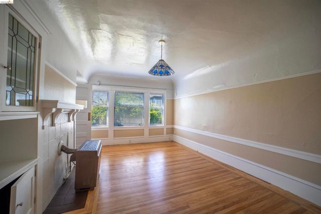 701 43rd St, Oakland, CA 94609