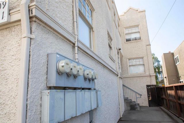 701 43rd St, Oakland, CA 94609