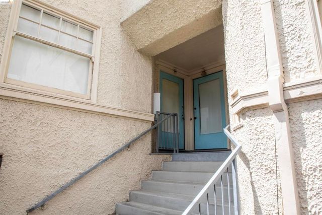 701 43rd St, Oakland, CA 94609