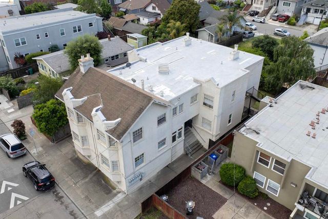 701 43rd St, Oakland, CA 94609