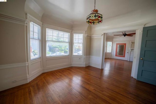 701 43rd St, Oakland, CA 94609