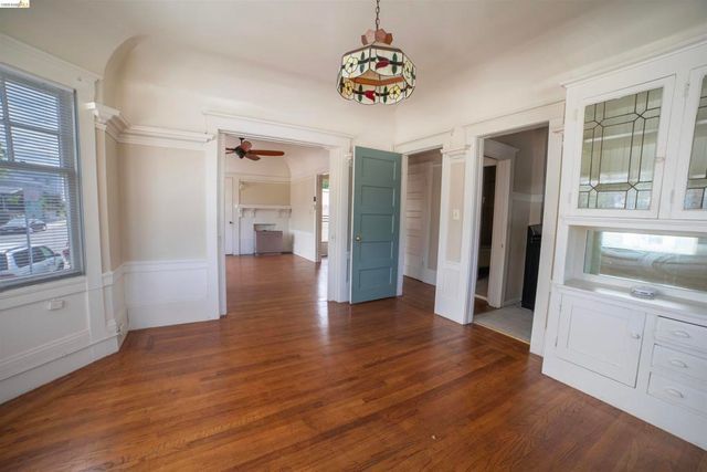 701 43rd St, Oakland, CA 94609