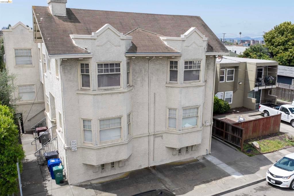 701 43rd St, Oakland, CA 94609