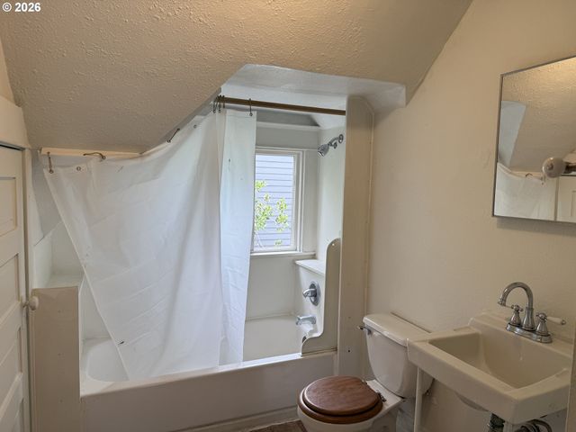 4507 N GANTENBEIN Ave, Portland, OR 97217