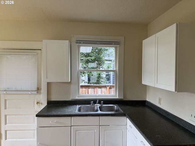 4507 N GANTENBEIN Ave, Portland, OR 97217