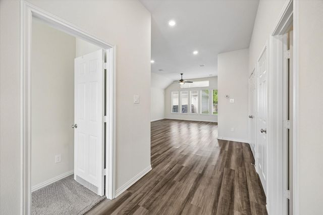 206 N Lynx Trail, Montgomery, TX 77316