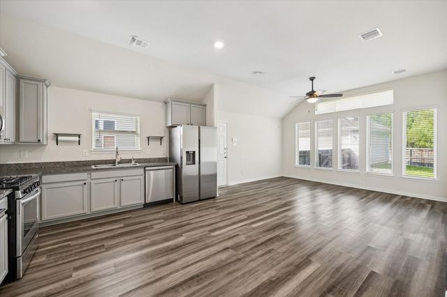 206 N Lynx Trail, Montgomery, TX 77316
