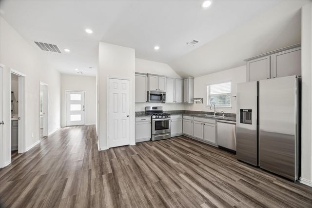 206 N Lynx Trail, Montgomery, TX 77316