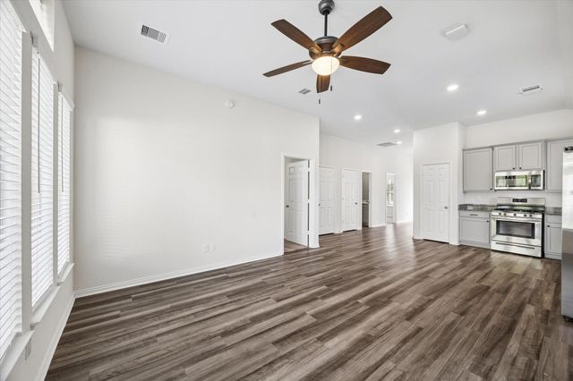 206 N Lynx Trail, Montgomery, TX 77316