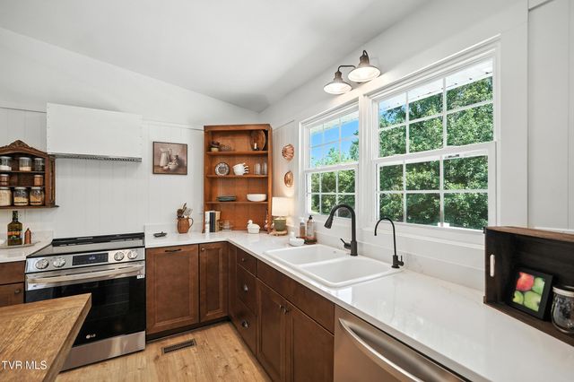 125 Goan Circle, Rogersville, TN 37857