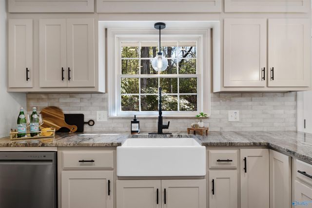 8603 Hickory Hill Lane, Huntsville, AL 35802