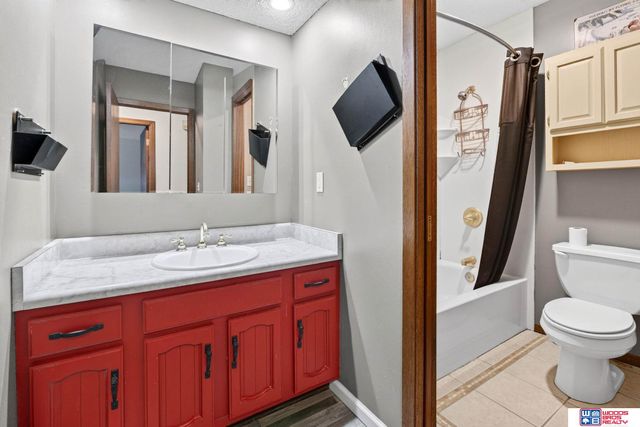 4607 Grassridge Road, Lincoln, NE 68512
