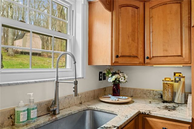 628 Westland Dr, Richland, PA 15044
