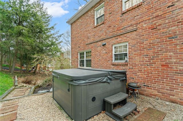 628 Westland Dr, Richland, PA 15044