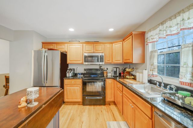 268 Holbrook Road, Ronkonkoma, NY 11779