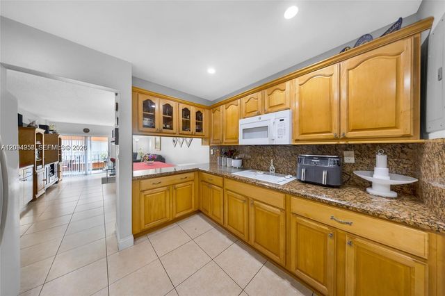 1950 W 54th Street 206, Hialeah, FL 33012