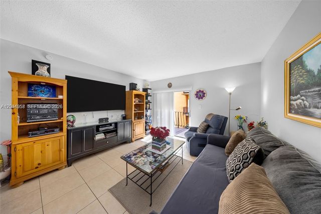 1950 W 54th Street 206, Hialeah, FL 33012