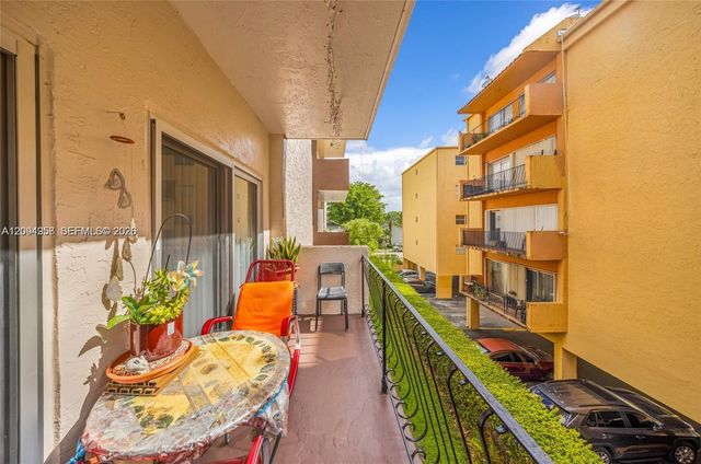 1950 W 54th Street 206, Hialeah, FL 33012