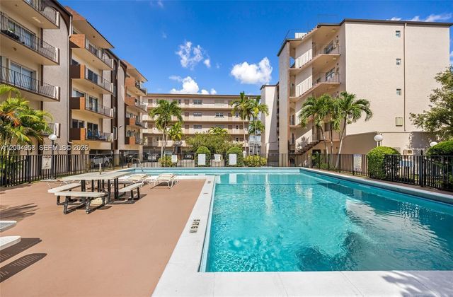 1950 W 54th Street 206, Hialeah, FL 33012