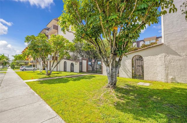 1950 W 54th Street 206, Hialeah, FL 33012