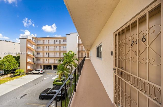 1950 W 54th Street 206, Hialeah, FL 33012