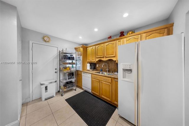 1950 W 54th Street 206, Hialeah, FL 33012