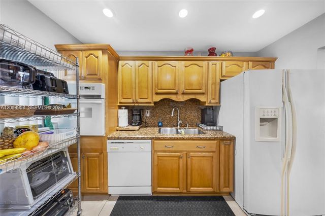 1950 W 54th Street 206, Hialeah, FL 33012