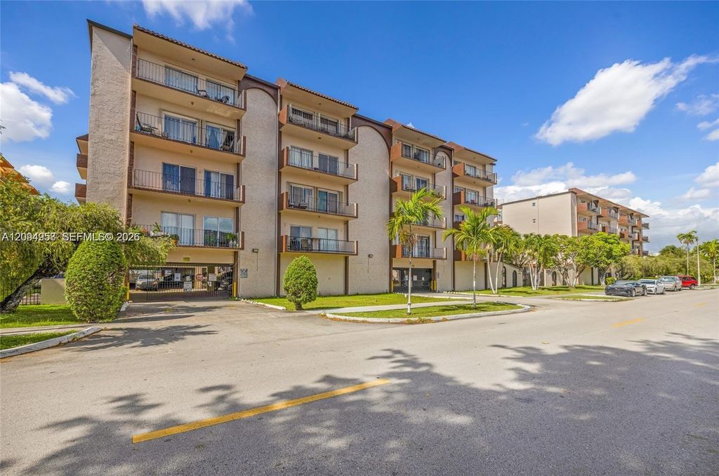 1950 W 54th Street 206, Hialeah, FL 33012
