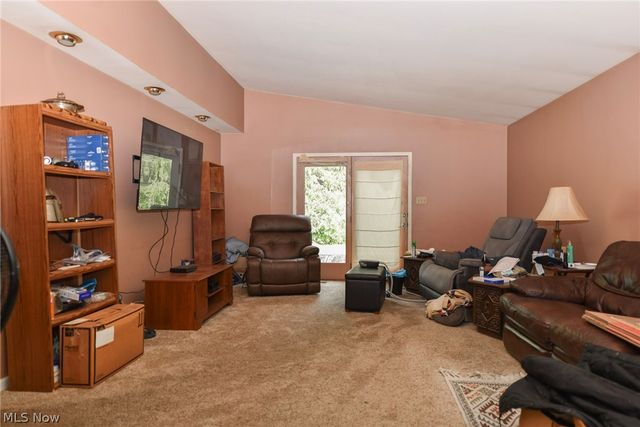 526 Ridge Road, Newton Falls, OH 44444