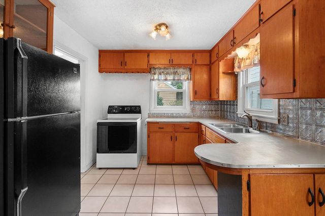 1030 HICKORY HILL DRIVE, Green Bay, WI 54304