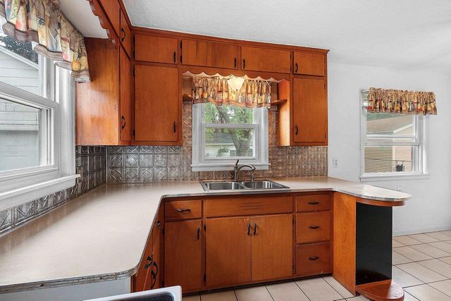 1030 HICKORY HILL DRIVE, Green Bay, WI 54304