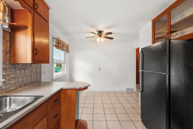 1030 HICKORY HILL DRIVE, Green Bay, WI 54304
