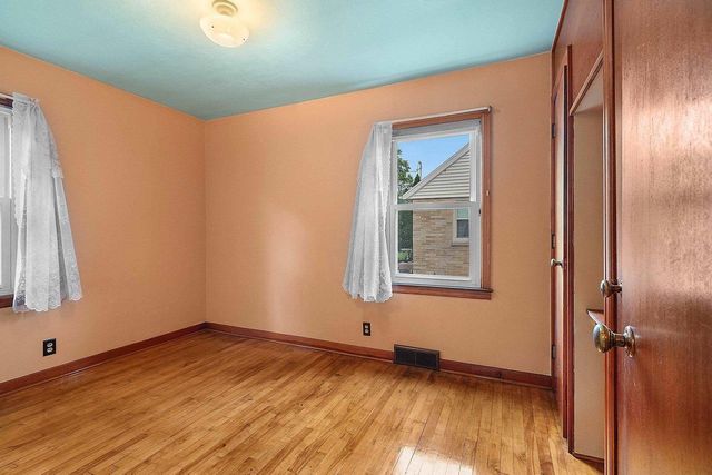 1030 HICKORY HILL DRIVE, Green Bay, WI 54304