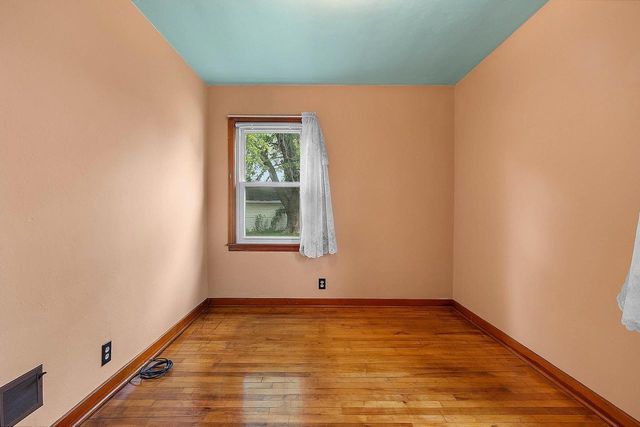 1030 HICKORY HILL DRIVE, Green Bay, WI 54304