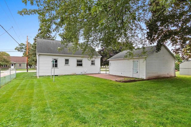 1030 HICKORY HILL DRIVE, Green Bay, WI 54304