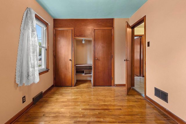 1030 HICKORY HILL DRIVE, Green Bay, WI 54304