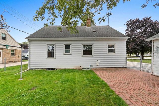 1030 HICKORY HILL DRIVE, Green Bay, WI 54304