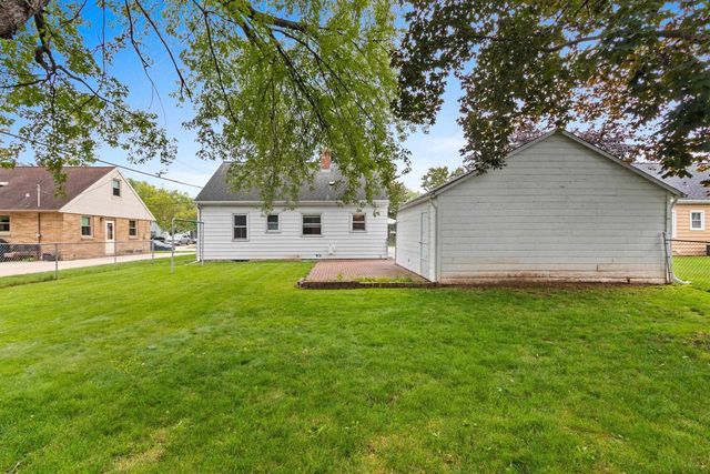 1030 HICKORY HILL DRIVE, Green Bay, WI 54304