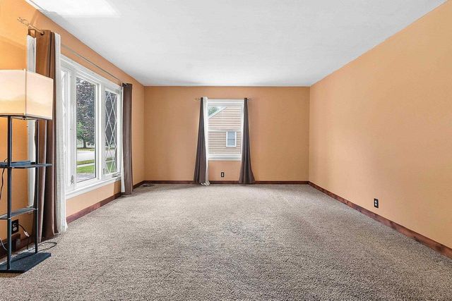 1030 HICKORY HILL DRIVE, Green Bay, WI 54304